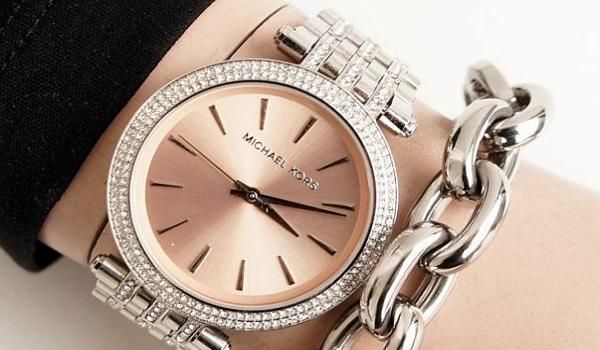 Đồng hồ vàng hồng nữ món quà thiết thực dành cho người phụ nữ yêu thương