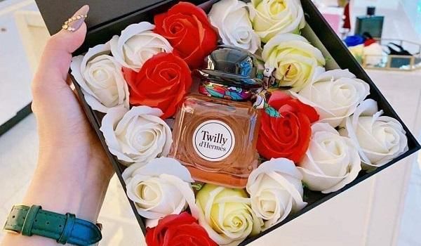 15 chai nước hoa hương Floral nên tặng người yêu dịp 20/10 đang đến