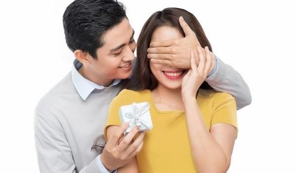Gợi ý món quà 20/10 ý nghĩa và thiết thực cho vợ yêu sau sinh