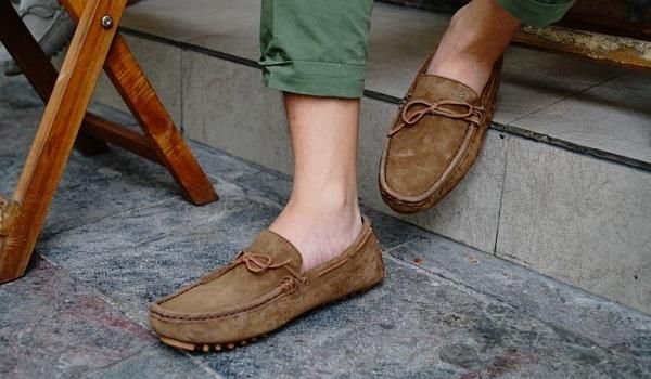 Hướng dẫn cách vệ sinh giày da lộn cho nam chỉ mất 5 phút