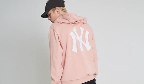 13 mẫu áo nỉ MLB trendy cho xu hướng mặc đẹp 2025