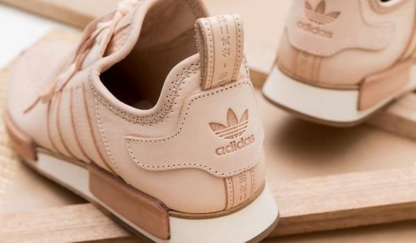Tham khảo giày Adidas nữ chính hãng giá bao nhiêu?