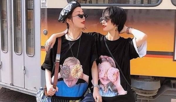 Cách phối đồ với áo thun unisex in hình biểu cảm em bé cho nam và nữ