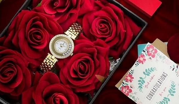Top 20+ mẫu đồng hồ đeo tay nữ đẹp món quà 8/3 ngọt ngào và ý nghĩa