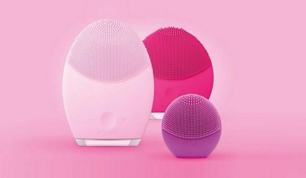 Công dụng và cách dùng các dòng máy rửa mặt Foreo Luna rất chi tiết