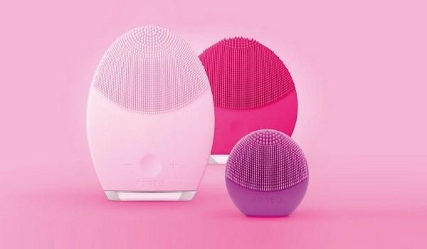 So sánh review máy rửa mặt Foreo Mini 3 và Foreo Play Plus