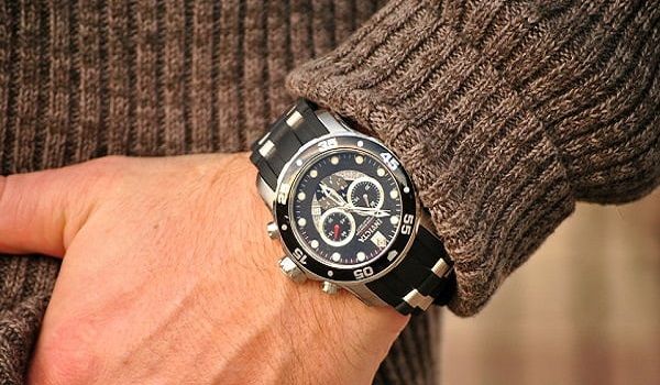 Giá đồng hồ Invicta chính hãng trendy và đánh giá chi tiết sản phẩm