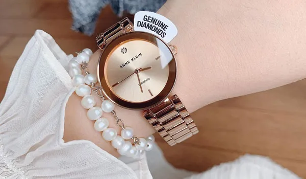 Đồng hồ Anne Klein của nước nào? Giá bao nhiều? Mua ở đâu uy tín