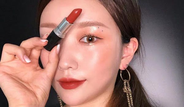 Review so sánh son MAC Ruby Woo và MAC Chili rất chi tiết