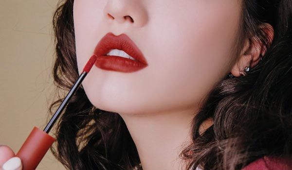 Top 15 thỏi son màu đỏ đất vô cùng đẹp chất xịn giá dưới 300K