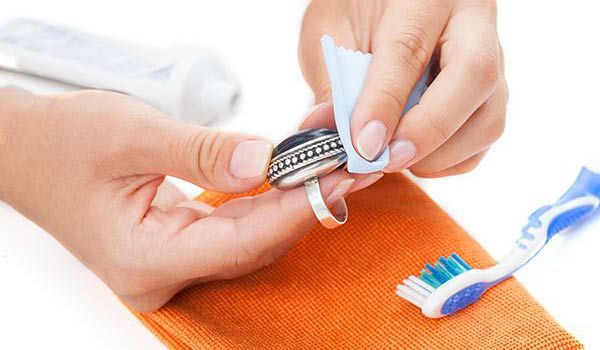 10 cách làm sạch sáng bóng đồ trang sức đơn giản tại nhà