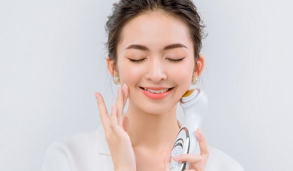 Máy massage ion đẩy tinh chất là gì? Review 7 máy đẩy tinh chất thấm sâu vào da