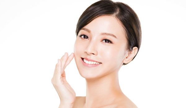 Làm sao để có làn da đẹp không mụn? 10 mẹo chăm sóc da sạch mụn mịn màng