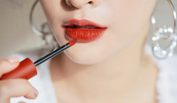 Top 11 son lì lâu trôi chính hãng màu đẹp được phái nữ săn lùng