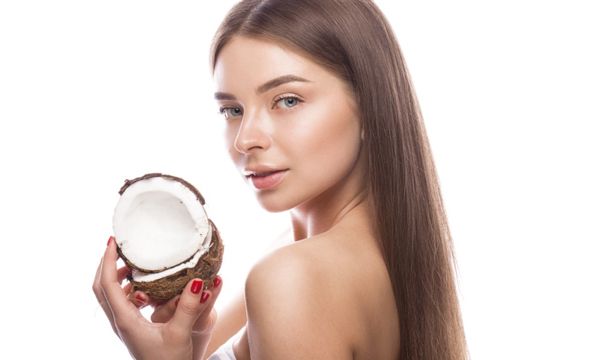 8 mẹo dưỡng tóc bằng dầu dừa giúp tóc dài nhanh và suôn mượt