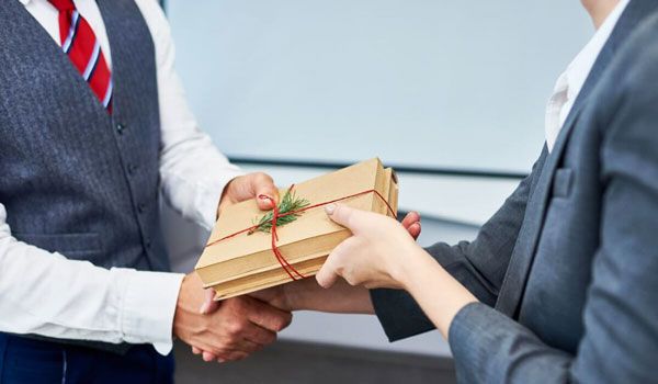 Gợi ý 12 món quà tặng đối tác cuối năm độc đáo và ý nghĩa