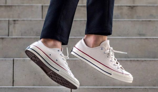 Top 5 giày Converse nam trắng chính hãng được yêu rất thích hiện nay