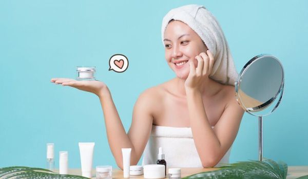 Review chi tiết 10 sản phẩm skincare cho da khô mụn nổi trội định phải biết