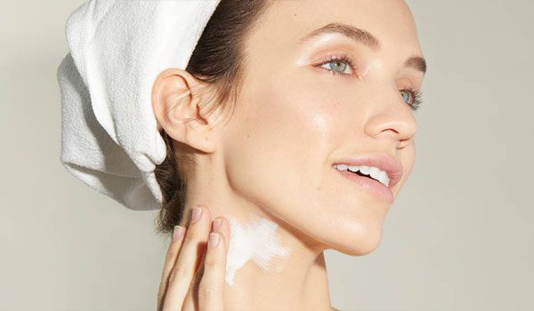 Review 7+ loại kem dưỡng da cổ chất lượng tốt giúp săn chắc chống chảy xệ