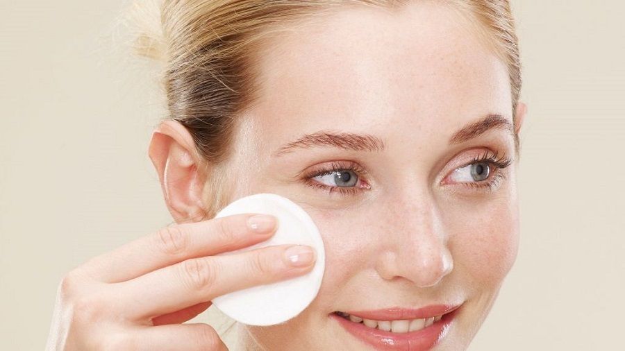 Top 11 nước tẩy trang cho da dầu mụn nhạy cảm được nhiều khách hàng yêu thích 2025