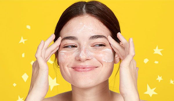 Top 10 tẩy tế bào chết cho da nhạy cảm làm sạch dịu nhẹ