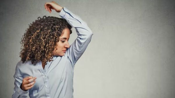 5 loại lăn khử mùi hôi nách hiệu quả, khô thoáng suốt 24 giờ