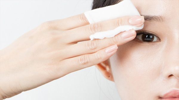 Review 3 loại nước tẩy trang mắt môi được nhiều khách hàng yêu thích , thân thiện với làn da với mọi loại da