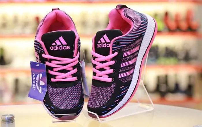 Bảng size giày Adidas chính hãng cập nhật trendy và hướng dẫn cách chọn giày đúng size