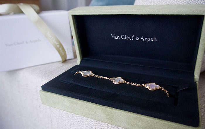 7 Cách nhận biết trang sức Van Cleef & Arpels thật - giả uy tín