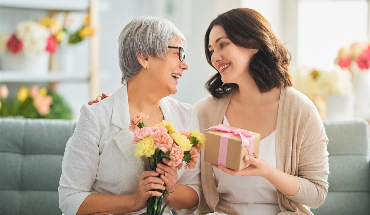 Sinh nhật mẹ nên tặng gì? 35+ món quà tặng sinh nhật mẹ rất ý nghĩa
