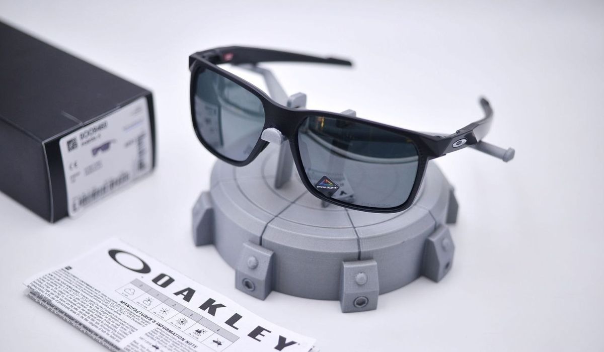 Thương hiệu mắt kính Oakley của nước nào? Có tốt không? Nên mua không