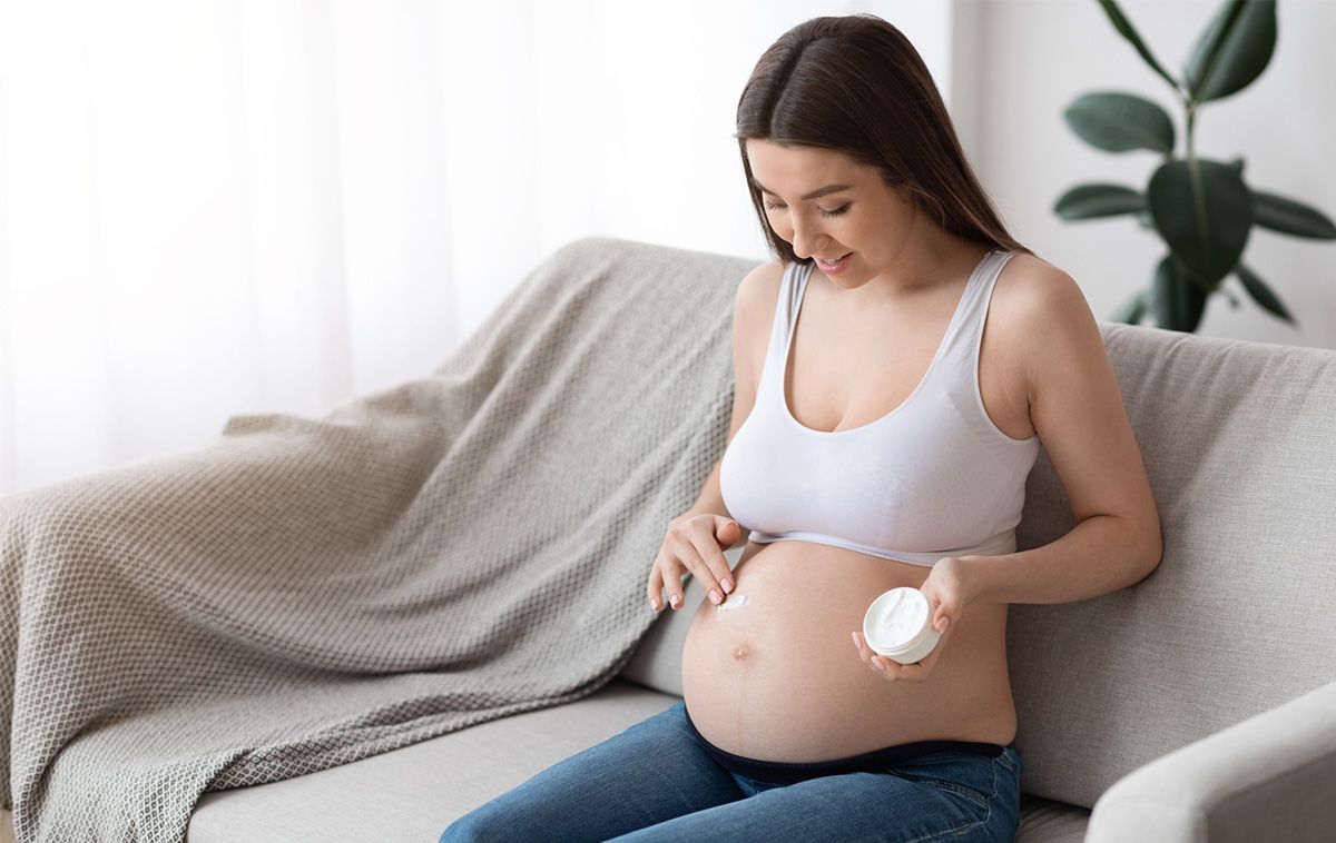 Mẹ bầu nên bôi kem chống rạn da khi nào để bụng đẹp không tì vết?