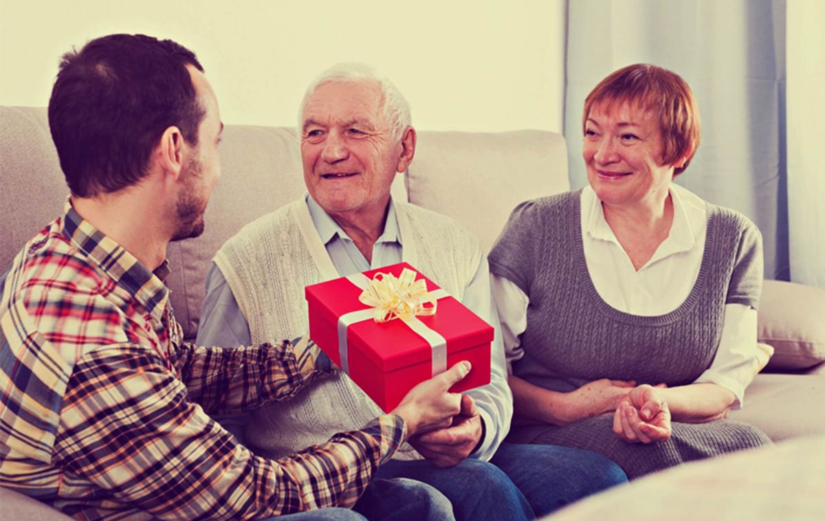 16+ quà Tết tặng bố mẹ vợ giúp chàng rể ghi điểm tuyệt đối