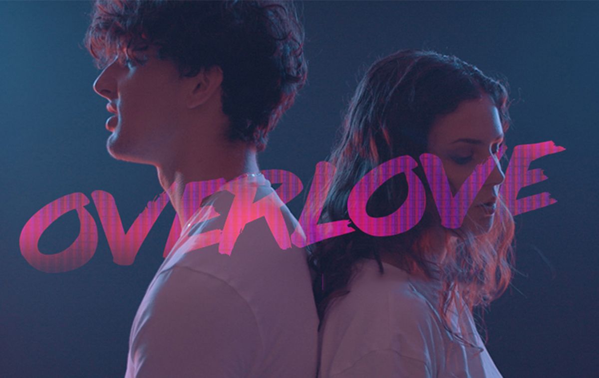Overlove là gì? Những dấu hiệu nhận biết bạn có đang overlove trong tình yêu