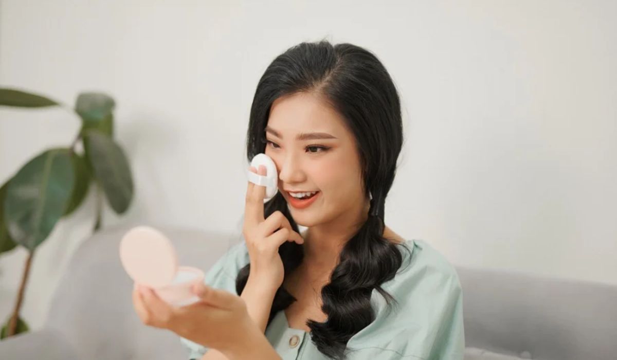 Đánh cushion trước hay che khuyết điểm trước khi trang điểm