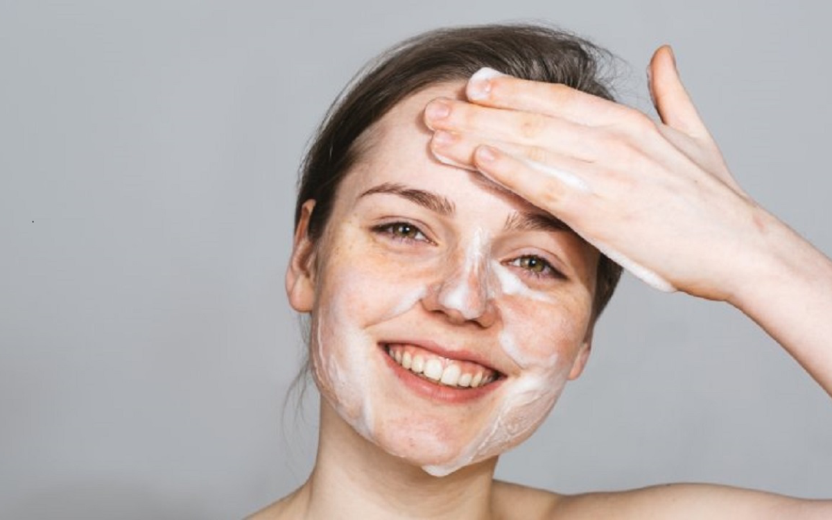 Top 15 sữa rửa mặt thân thiện với làn da cho mọi loại da được yêu rất thích