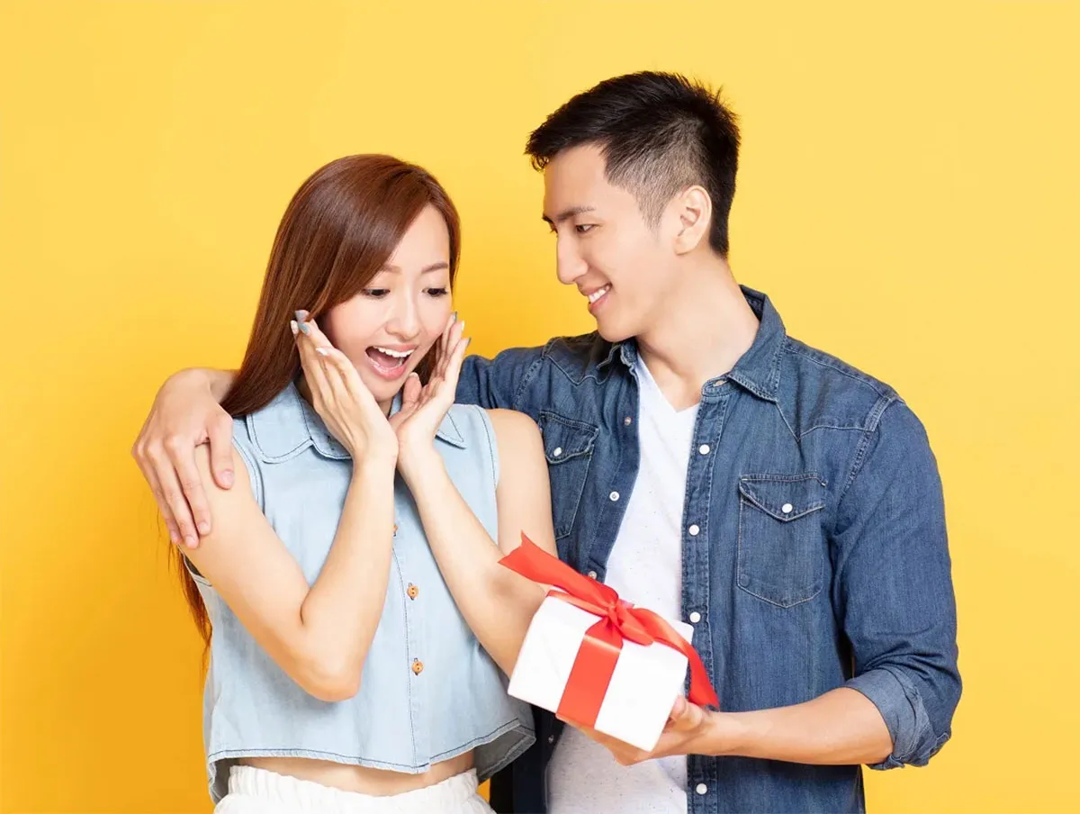 Gợi ý 24 món quà 20/10 tặng bạn gái thiết thực và ý nghĩa