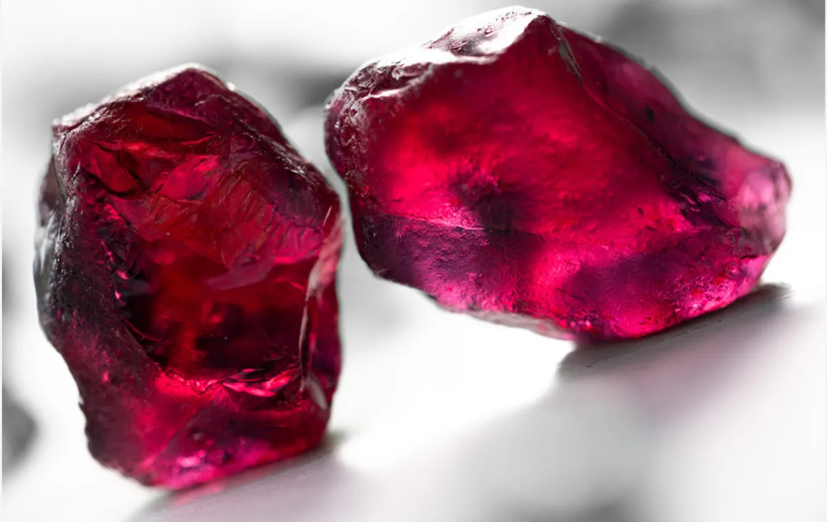 Đá Ruby là gì? Tại sao trang sức đá Ruby được yêu thích?