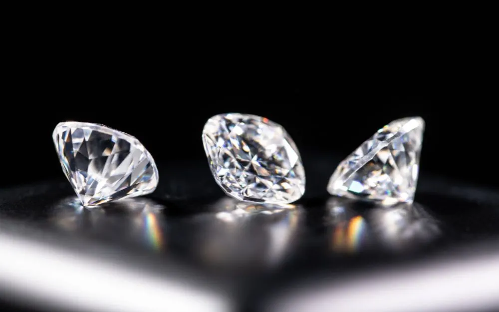 Đá Moissanite: Khái Niệm, Báo Giá Và So Sánh Với Kim Cương