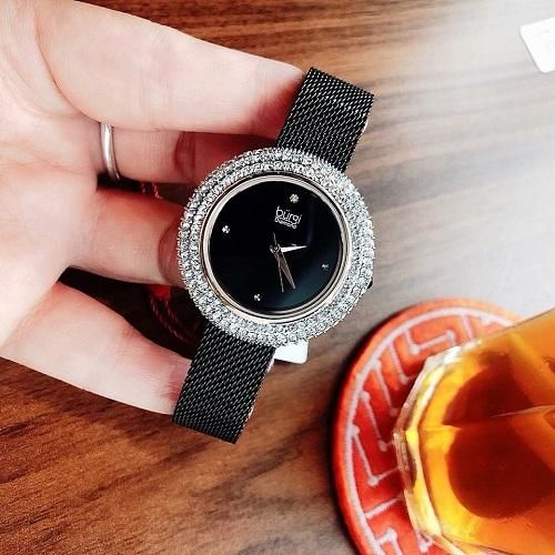 Top mẫu đồng hồ đeo tay đính đá Nữ sang trọng được săn lùng rất nghiêm ngặt
