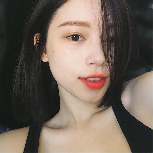 Son Shu 570 màu đỏ cam trẻ trung lên môi chuẩn màu, Giá Tốt