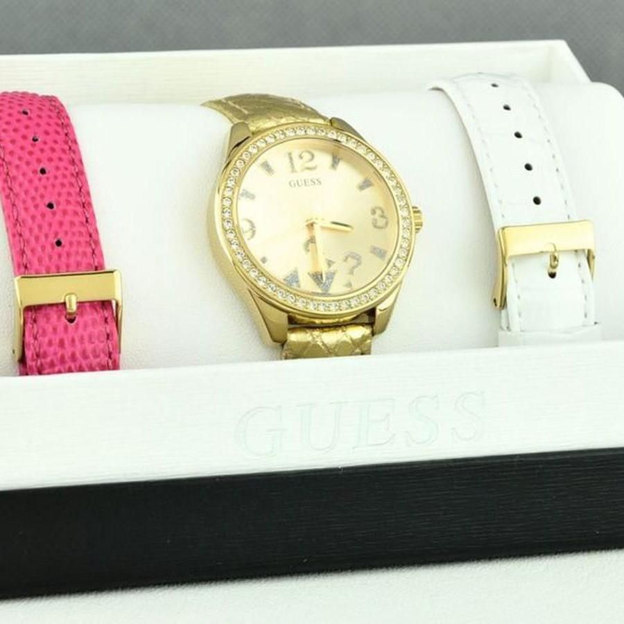 Top 7 mẫu đồng hồ Guess nữ mặt tròn dây da chiếm lĩnh trái tim phái đẹp
