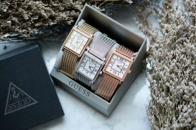 Top 7 mẫu đồng hồ Guess nữ mặt tròn dây da chiếm lĩnh trái tim phái đẹp