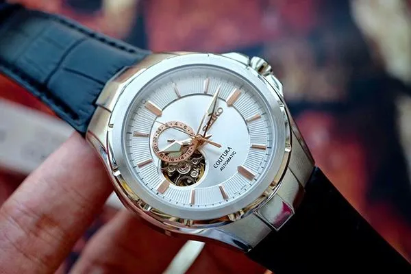Top 15 mẫu đồng hồ cơ lộ máy lịch lãm cho chú rể trong ngày cưới
