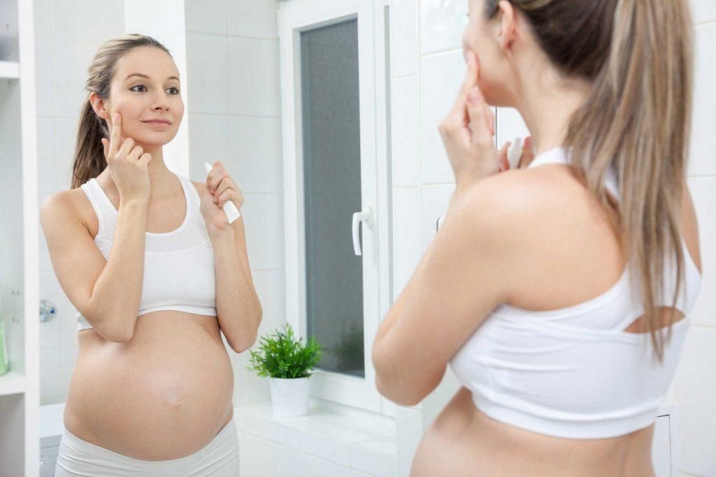 Mẹ bầu luôn đẹp khi biết cách sử dụng mỹ phẩm dưỡng da thân thiện với làn da