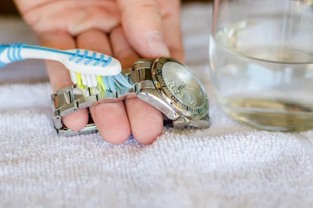 Cách đánh bóng đồng hồ cho từng bộ phận cực chuyên nghiệp