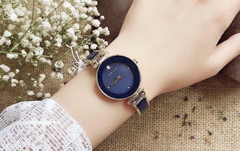 Tìm hiểu chi tiết đồng hồ dây đá ceramic và những mẫu sản phẩm nổi bật