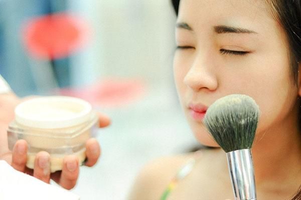 Tips makeup kỷ yếu trong veo với làn da mịn màng căng bóng - 19