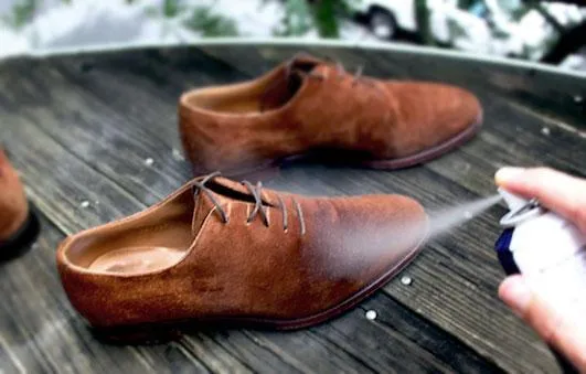 Hướng dẫn cách vệ sinh giày da lộn cho nam chỉ mất 5 phút
