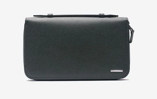 3 xu hướng ví da cầm tay được phái mạnh được tìm kiếm nhiều năm 2025 - 1